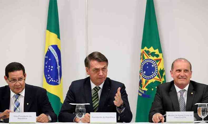 O presidente Jair Bolsonaro comandou a 17ª Reunião do Conselho de Governo ontem, quando voltou a falar da ditadura militar(foto: MARCOS CORREA/PR)