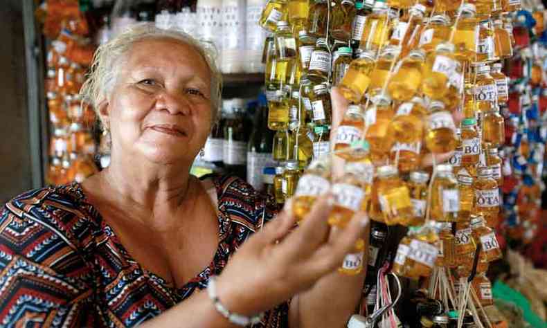 Dona Dora  uma das vendedoras do Ver-o-Peso. Seus produtos afrodisacos so um sucesso (foto: Carlos Borges/Divulgao)