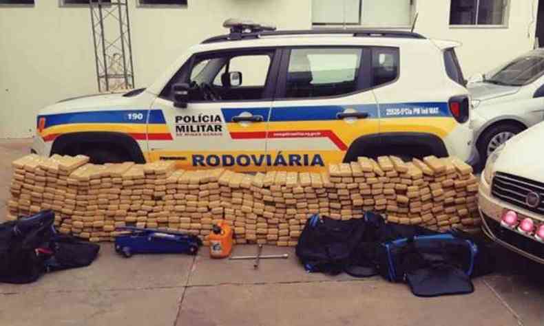 Droga estava dividida em mais de 500 tabletes(foto: Polcia Militar Rodoviria (PMRv) / Divulgao)