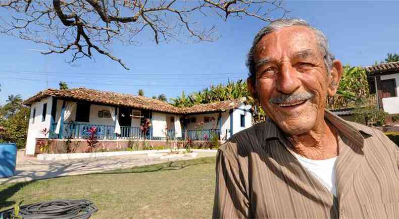 Com 102 anos, seu Armando mostra disposio para trabalhar(foto: Beto Novaes/EM/D.A Press)