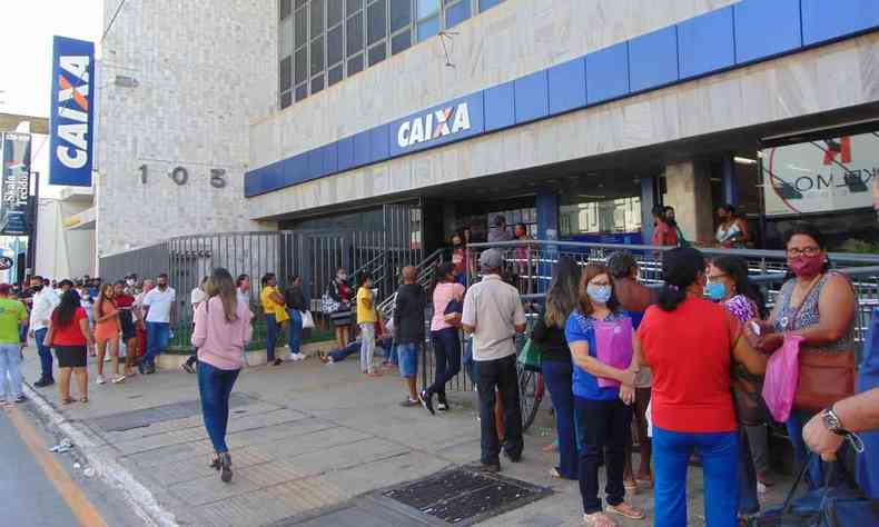 Em BH, fila em frente a agncia da Caixa