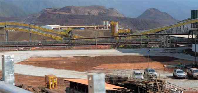 Companhias de diversos setores, como minerao, passaram aperto por causa da conjuntura internacional (foto: Omar Freire/Imprensa MG)