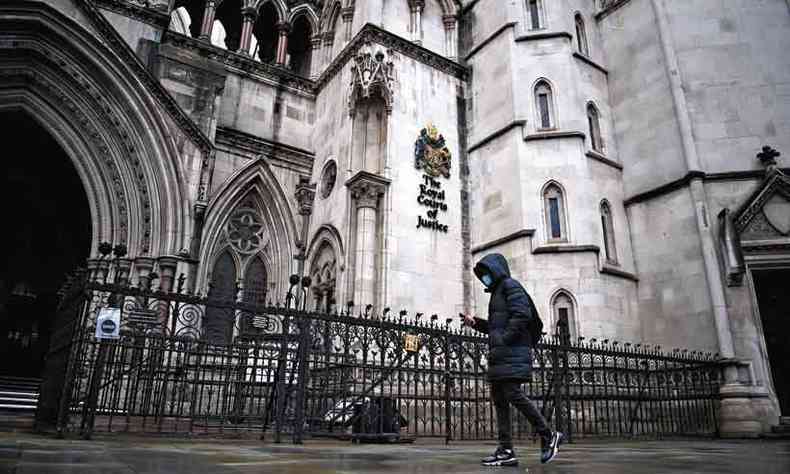 Fachada da Corte Real de Justia, em Londres, que considerou procedente o pedido dos atingidos para que seu recurso seja apreciado pelo Tribunal de Apelao (foto: Daniel Leal-Olivas/AFP)