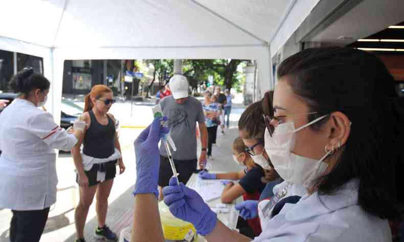 A meta do Ministrio da Sade  imunizar 79,7 milhes de pessoas (foto: Leandro Couri/EM/D.A Press)