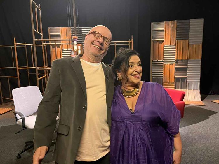 atriz Grace Gianoukas e o apresentador Marcelo Tas