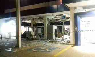 Agncia da Caixa Econmica Federal de Coromandel foi completamente destruda pela ao de ladres(foto: Polcia Militar/Divulgao)