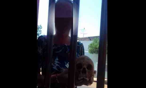 Mulher é presa andando com crânio furtado de cemitério no Triângulo  Mineiro; veja - Gerais - Estado de Minas