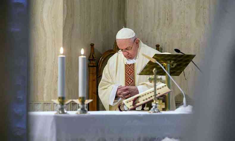 Papa Francisco diz em mensagem que reza por todos os brasileiros (foto: Vatican Media/AFP)