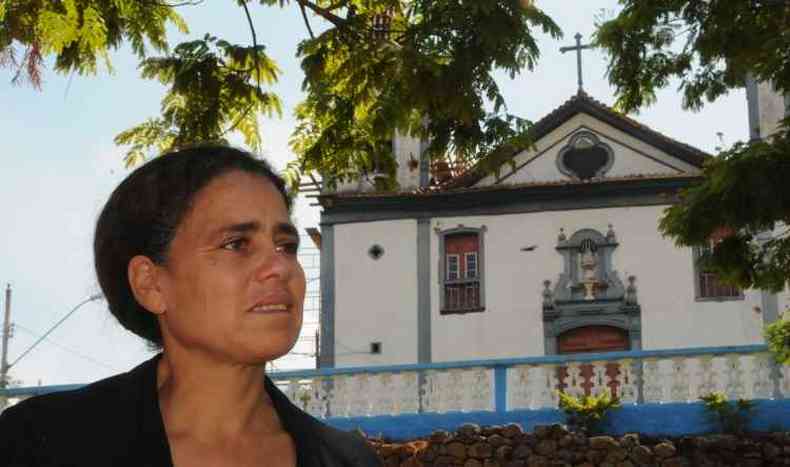 A dona de casa e artes Roseli dos Santos paga a terapia dela e a do filho com a penso do INSS que recebe pela morte do marido, uma das 19 vtimas(foto: Paulo Filgueiras/EM/D.A Press)
