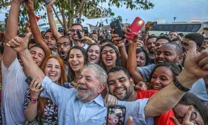 Resultado de imagem para Lula caravana
