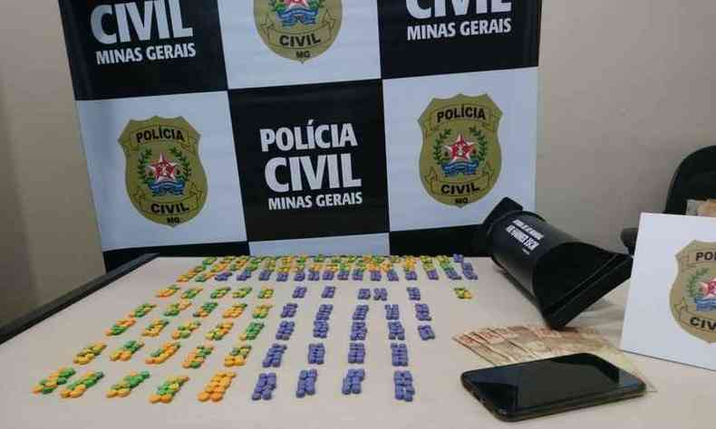Foram apreendidos 999 comprimidos de ecstasy(foto: Polcia Civil/Divulgao)