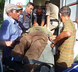 Resgate do idoso de 82 anos na mata em Lafaiete(foto: Divulgao Corpo de Bombeiros)