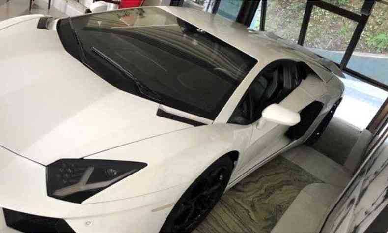 Lamborghini Aventador que era de Eike Batista est avaliada em R$ 2,2 milhes(foto: Reproduo/Rio Leiles )