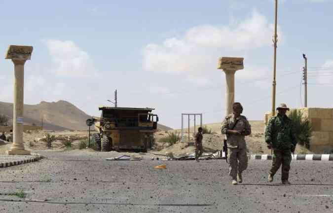 Aps a reconquista de Palmira, restar apenas a cidade de Al-Alianiy, localizada 60 km ao sul, para as foras pr-regime recuperarem o controle do deserto srio (foto: STR / AFP)