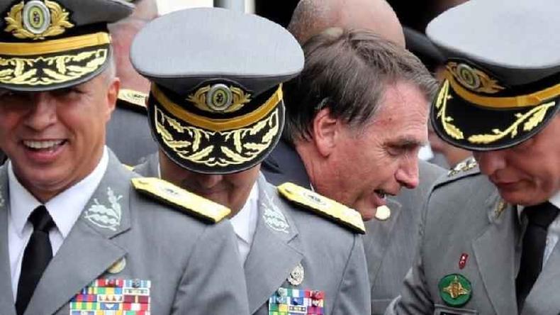 Bolsonaro em cerimnia militar de 2018: EUA no veem como provvel a possibilidade de que as Foras Armadas embarquem em uma eventual aventura golpista do presidente(foto: Reuters)