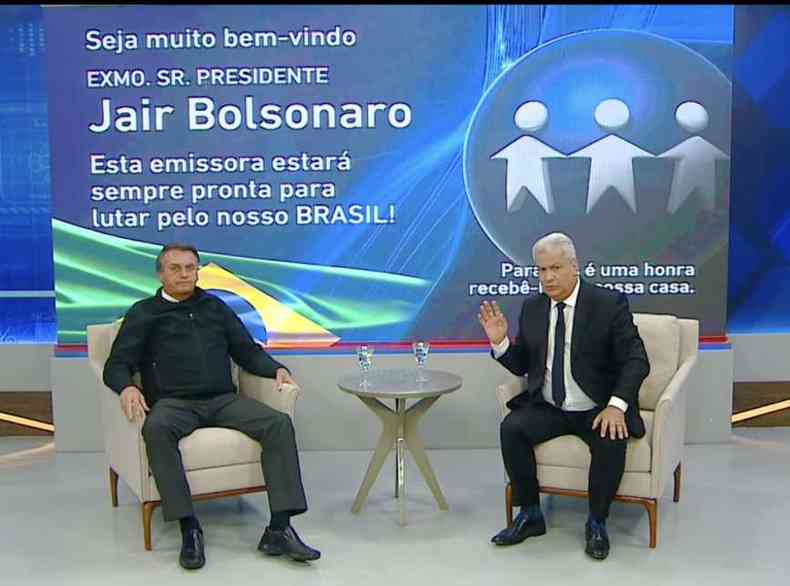 Presidente Jair Bolsonaro concedeu entrevista ao apresentador Sikra Jr.