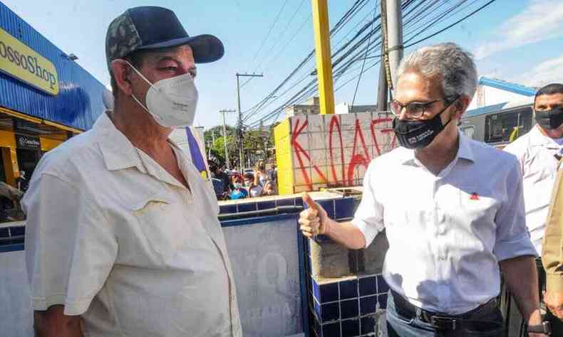 Romeu Zema durante ao educativa pelo uso de mscaras de proteo(foto: Leandro Couri/EM/DA Press)