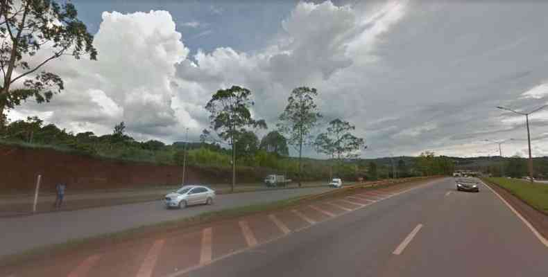 O acidente aconteceu na BR-040, prximo ao Bairro Jardim Canad(foto: Google Street View/Reproduo)