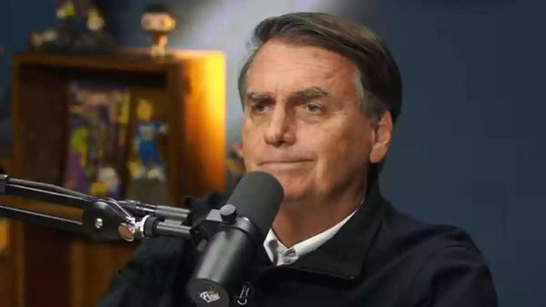 Ex-deputado federal já estava em prisão domiciliar e confessou o ataque nas redes sociai(foto: Reprodução/Redes Sociais) Jair Bolsonaro