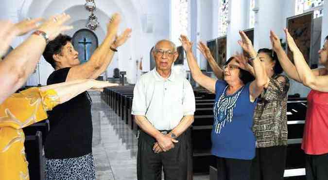 Monsenhor Augusto Pinto Padro tem 91 anos e est na ativa: 