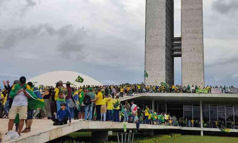 Bolsonaristas invadindo o Congresso nacional