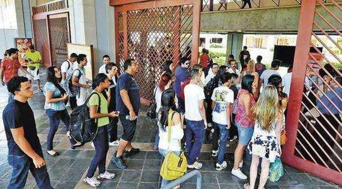 Estudantes fizeram em novembro as provas do Enem, que deram nota para aprovação na UFMG(foto: Euller Junior/EM/D.A.Press) Estudantes fizeram em novembro as provas do Enem, que deram nota para aprovação na UFMG(foto: Euller Junior/EM/D.A.Press)