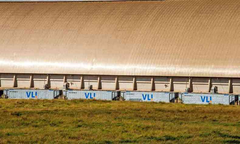 Locomotivas da VLI so higienizadas a cada parada, e o embarque e o desembarque nos portos so feitos sem contato fsico (foto: Gustavo Andrade/VLI/Divulgao - 29/5/14)