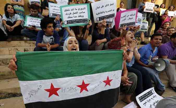 Populao libanesa se junta em apoio a refugiados srios que escaparam de guerra civil(foto: ANWAR AMRO/AFP)