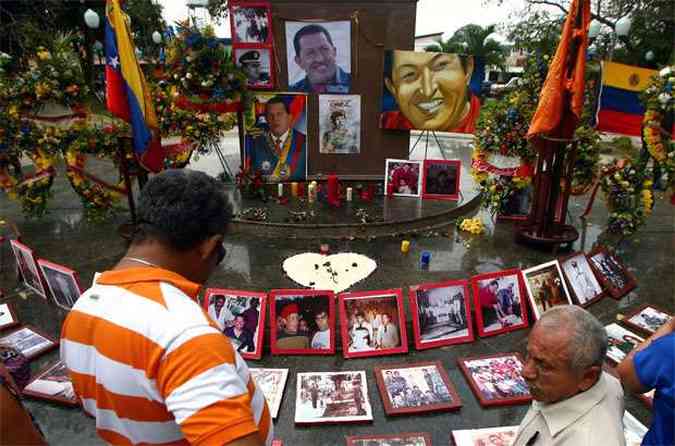 Em Sabaneta, cidados chegaram a montar um altar dedicado a Chvez(foto: AFP PHOTO/Geraldo CASO )