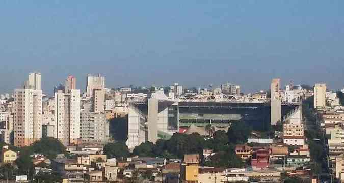 O dia ser de cu ensolarado em Belo Horizonte. Na foto, Bairro Horto, Regio Leste da capital. (foto: Paulo Filgueiras/EM )