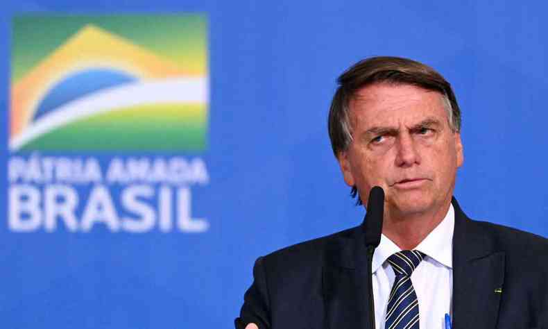 Bolsonaro continua levantando suspeitas fantasiosas sobre as urnas
