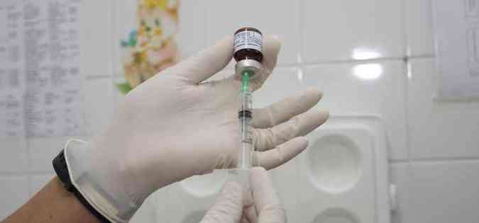As autoridades de sade recomendam que adultos confiram se tomaram a vacina contra a caxumba(foto: Edesio Ferreira/EM/D.A Press)