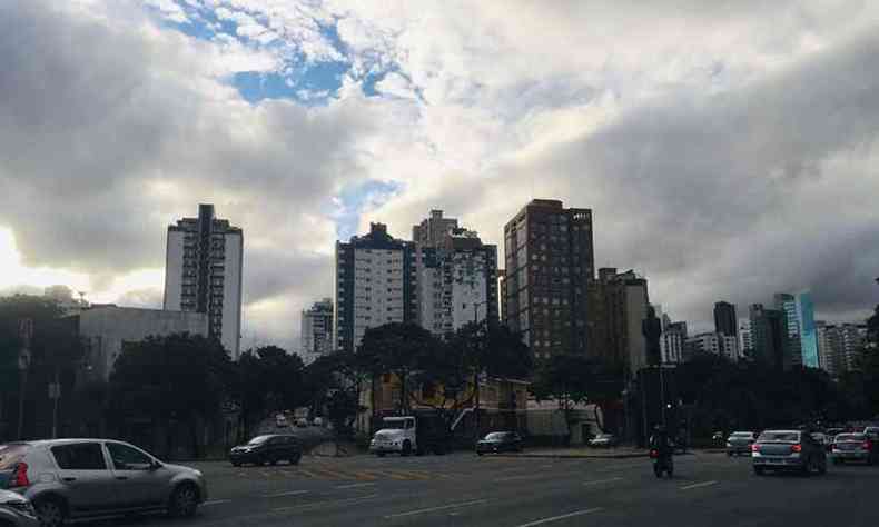 Manh de cu nublado em Belo Horizonte(foto: Edsio Ferreira/EM/DA Press)