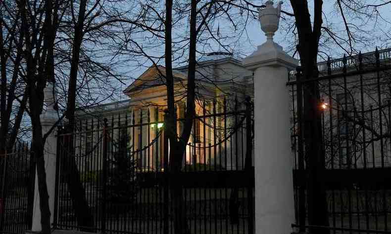 A embaixada russa em Varsvia (foto: JANEK SKARZYNSKI)