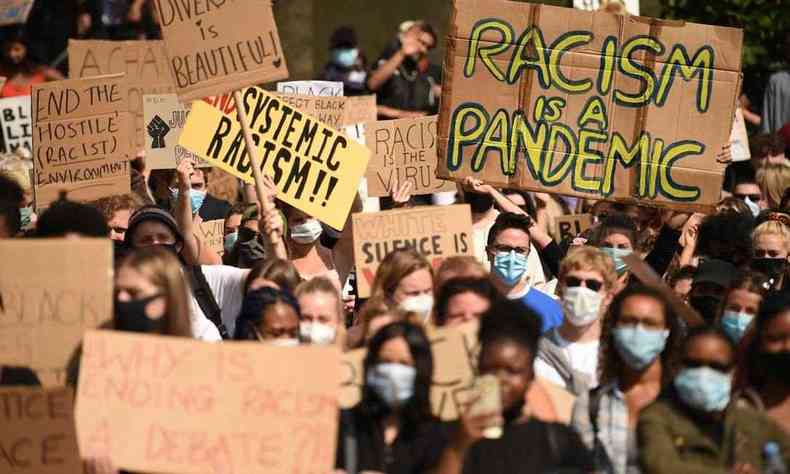 Em 2020, diversos protestos espalhados pelo mundo surgiram com a bandeira 'Black Lives Matter'(foto: AFP/Reproduo)