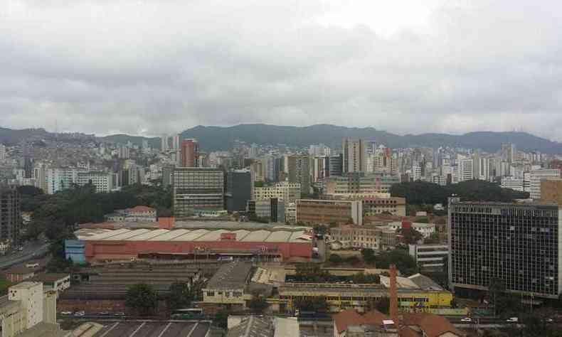 Belo Horizonte tem sexta-feira de cu nublado(foto: Paulo Filgueiras/EM/D.A. Press)