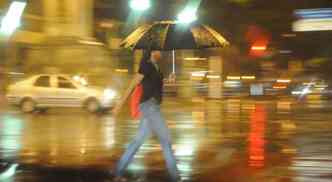 Chuva na Praa Sete, na noite desta segunda-feira(foto: Marcos Vieira/EM DA Press)