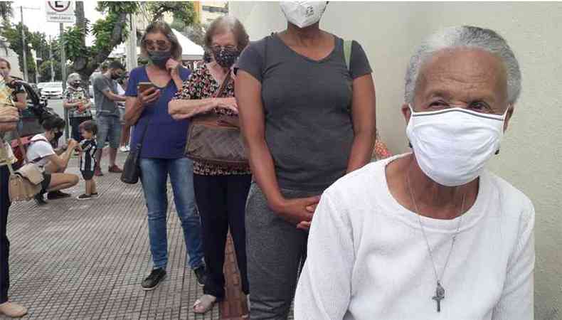 Filas de idosos, falta de acessibilidade e demora sero alvo de denncia  Cmara Municipal de BH(foto: Jair Amaral/EM/D.A.Press)