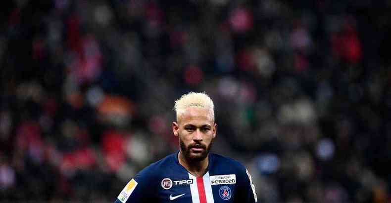 Atacante Neymar  a esperana da Seleo Brasileira e do Paris Saint-Germain na conquista de ttulos(foto: FRANCK FIFE/AFP)