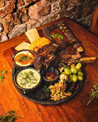 banquete barbaro taverna medieval a forja