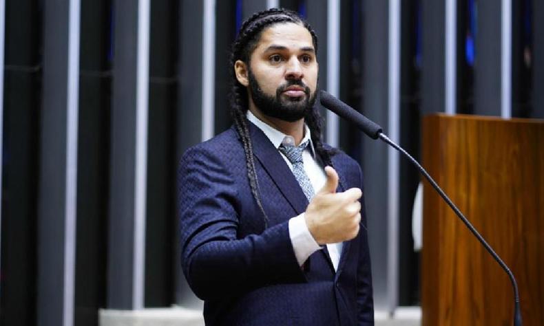 Parlamentar assumiu vaga na Câmara dos Deputados após Jean Wyllys deixar o cargo(foto: Pablo Valadares/Câmara dos Deputados) David Miranda