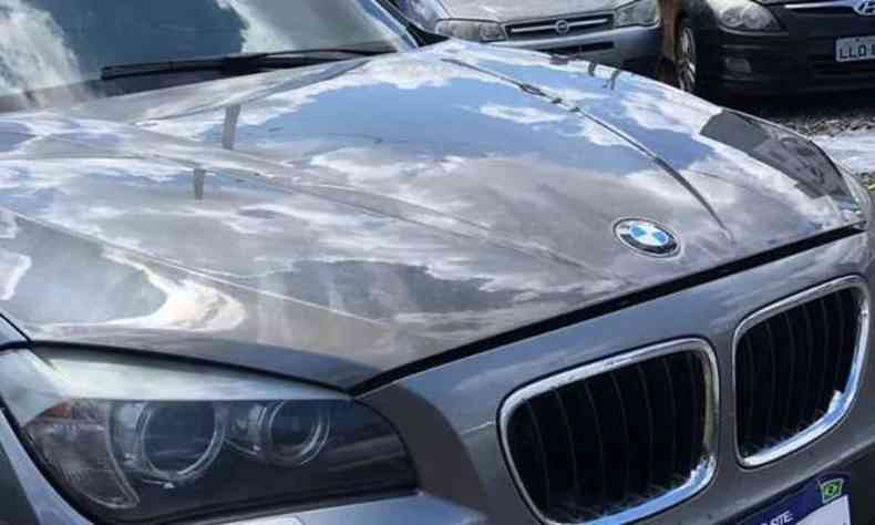 Frente de um carro BMW X1 apreendido em aes de combate ao trfico de drogas.