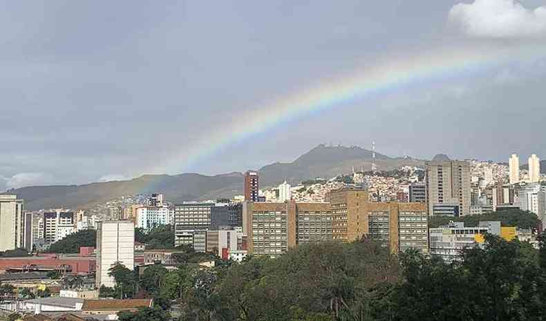 Detalhe do arco-ris em Belo Horizonte, nesta sexta-feira (19/6)(foto: Fred Bottrel/EM/D.A Press)