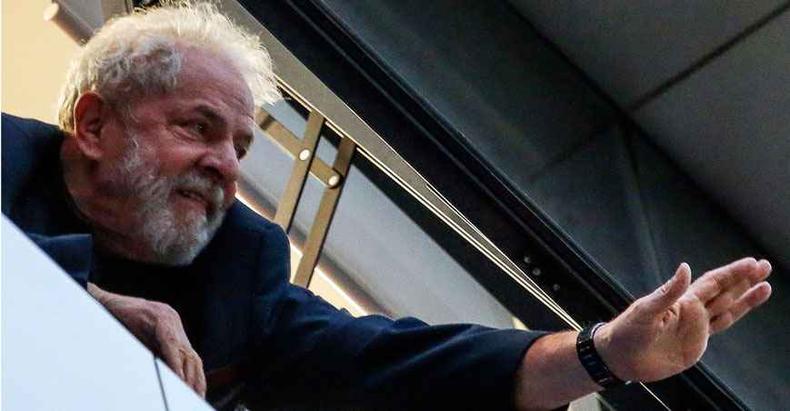 Preso h 17 meses na carceragem da Polcia Federal, ex-presidente continua como principal motor do PT (foto: AMANDA PEROBELLI/ESTADO CONTEDO - 6/4/18)