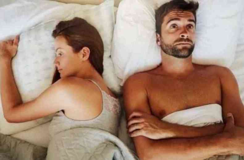 Homem e mulher na cama