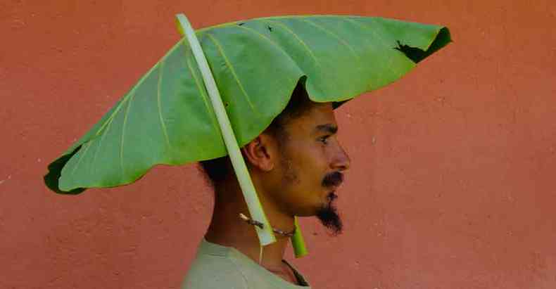 Trabalho da srie de fotografia Objetos para tampar o sol dos seus olhos, de Paulo Nazareth