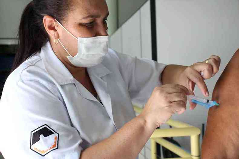 Quase 8 mil doses da vacina contra a COVID foram aplicadas em Divinpolis desde o incio da campanh.(foto: Pablo Santos/PMD)