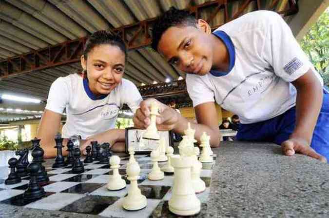 Escola usa jogo de xadrez para melhorar ensino da matemática - MEC