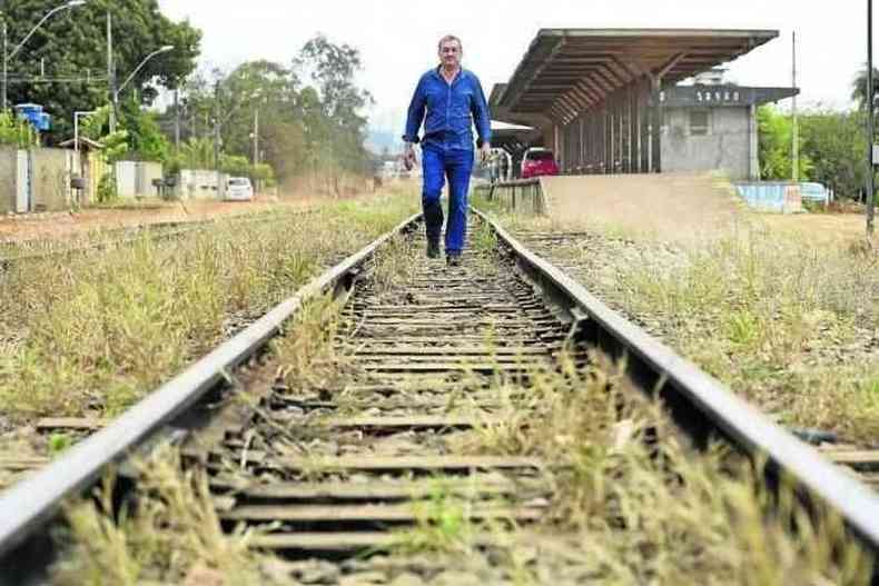 Ferroviário aposentado Davi Fernandes reclama do baixo investimento no setor e lamenta abandono(foto: Marcelo Ferreira/CB/D.A Press)
