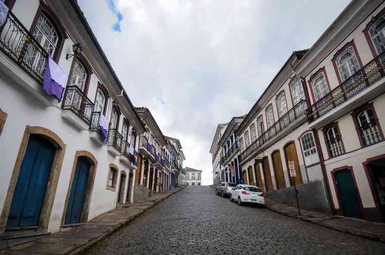 Rua Direita, de Ouro Preto, durante Semana Santa: sem celebraes religiosas e sem turistas(foto: Leandro Couri/EM/D. A Press)